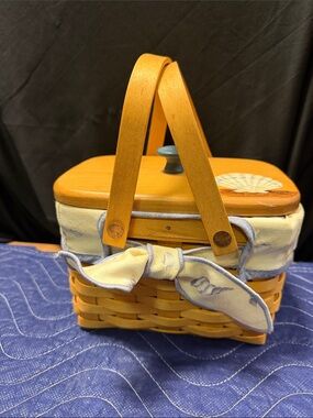 Pretty Longaberger Baskets 1997)